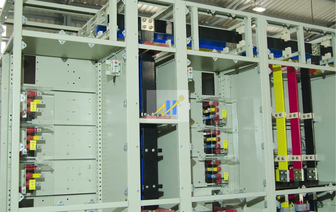 Busbar chamber of an LV panel